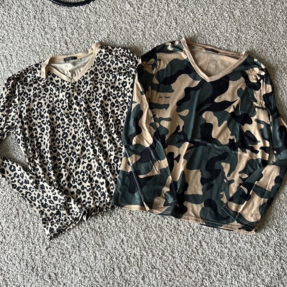 Long sleeve amazon v neck shirts size XL EUC